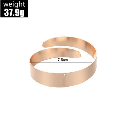 Classic Gold Bracelet with Timeless Appeal