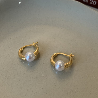 Charming Gold Earring for Any Occasion