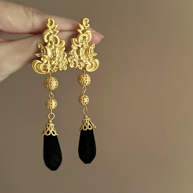 Beautiful Gold Earring with Unique Style