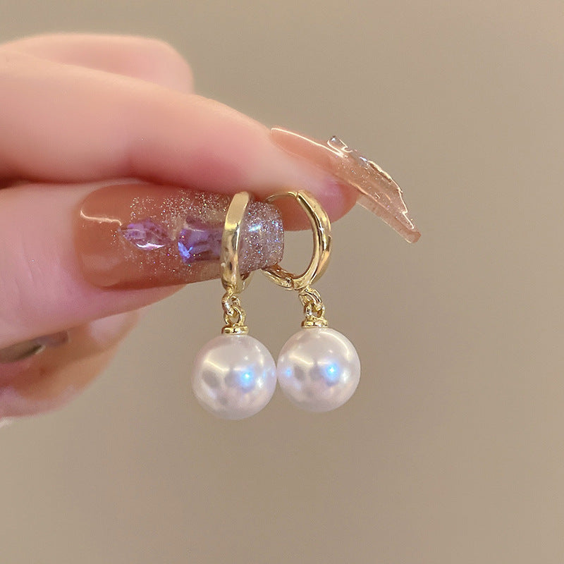 Classic Pearl Earring with Timeless Appeal