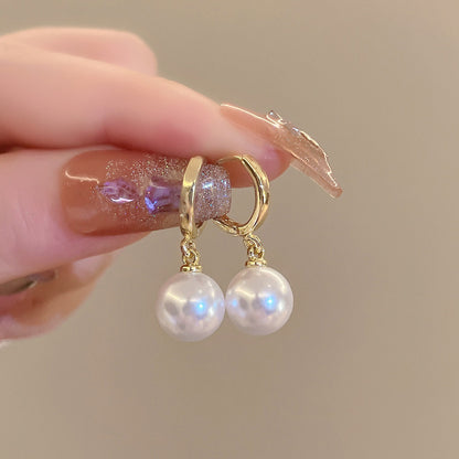 Classic Pearl Earring with Timeless Appeal