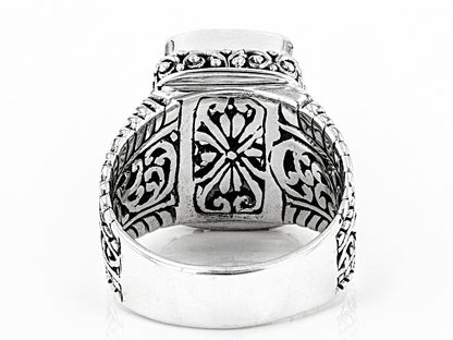 Classic Silver Ring with Timeless Appeal