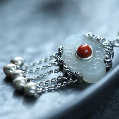 Romantic Silver Necklace for Special Moments