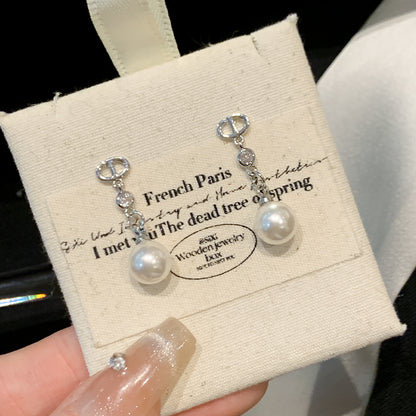 Romantic Pearl Earring for Special Moments