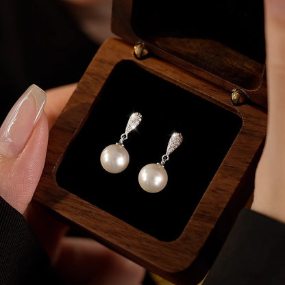 Classic Pearl Earring with Timeless Appeal