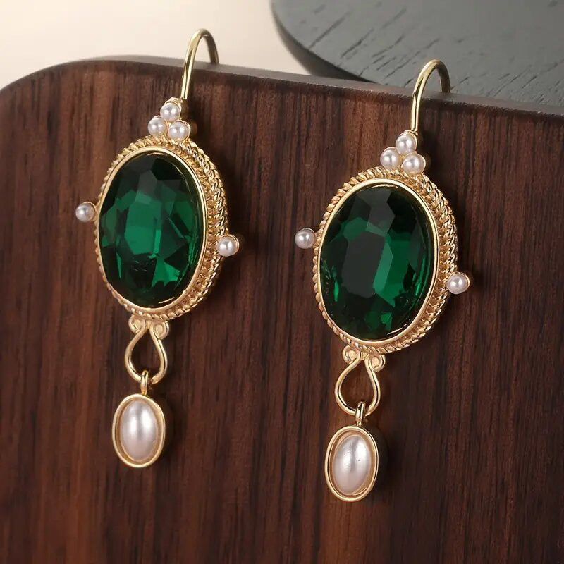 Charming Piece for Any Occasion