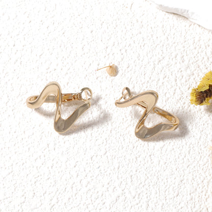 Romantic Gold Earring for Special Moments