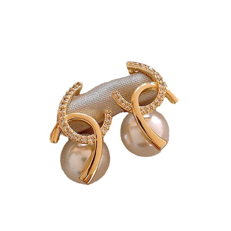 Romantic Pearl Earring for Special Moments