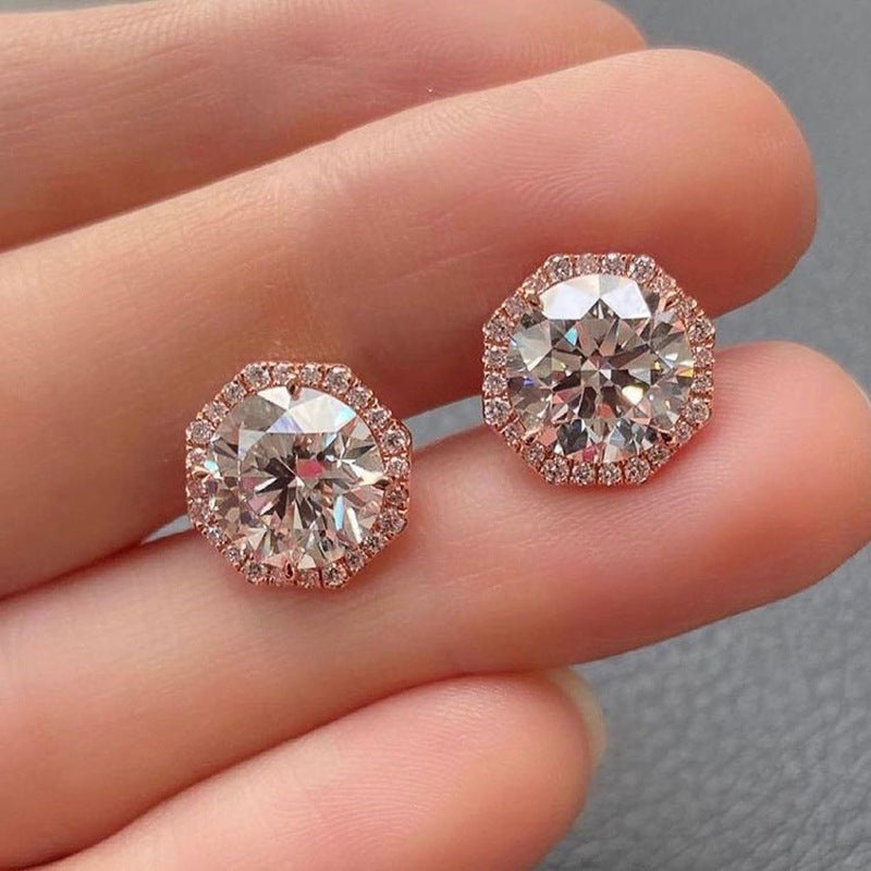 Charming Gold Earring for Any Occasion