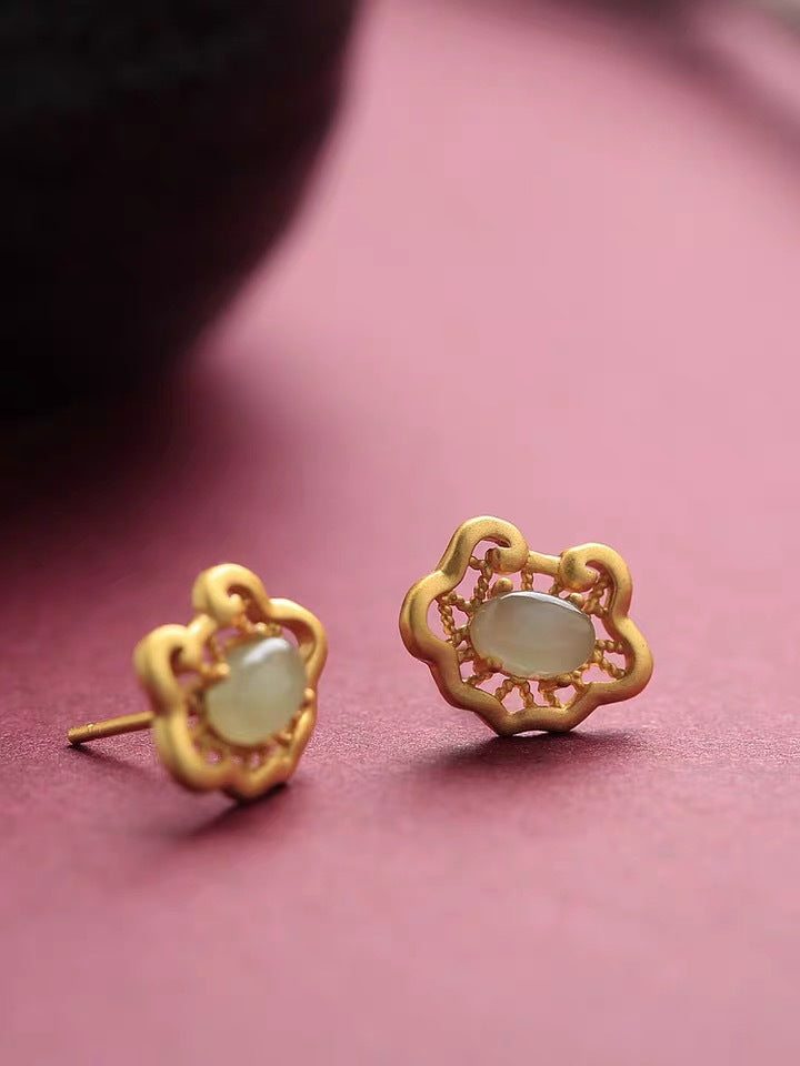 Romantic Silver Earring for Special Moments