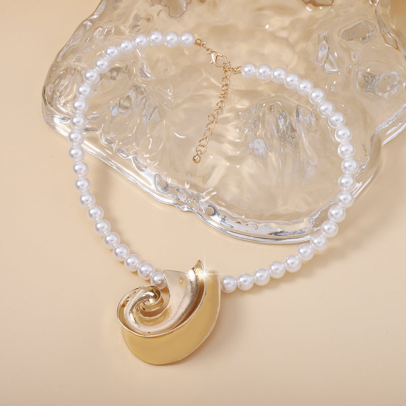 Classic Pearl Chain with Timeless Appeal