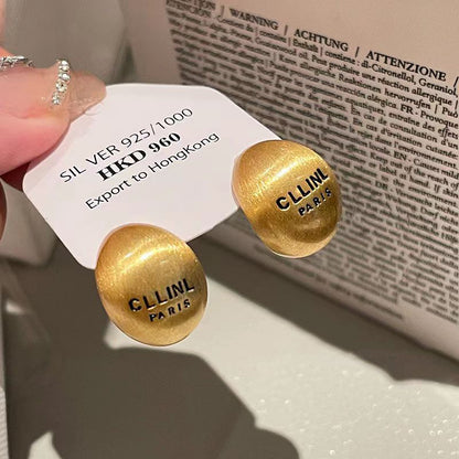 Classic Gold Earring with Timeless Appeal