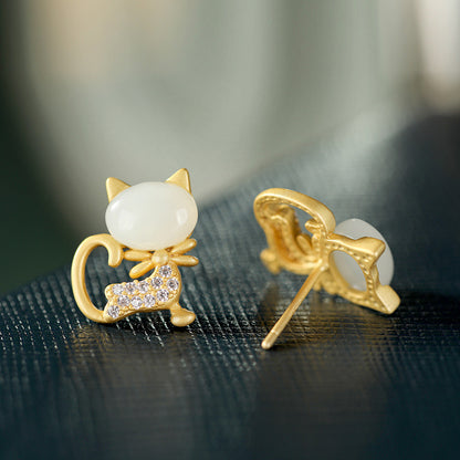 Classic Gold Earring with Timeless Appeal