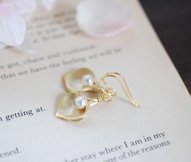 Charming Pearl Earring for Any Occasion