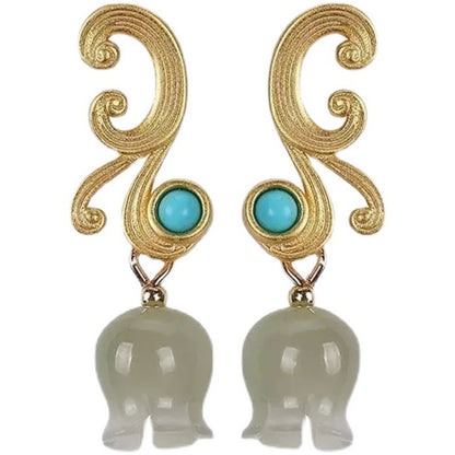 Charming Gold Earring for Any Occasion