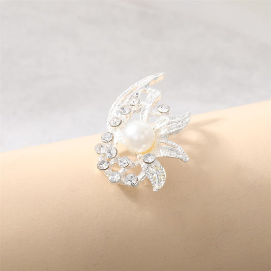 Classic Pearl Piece with Timeless Appeal