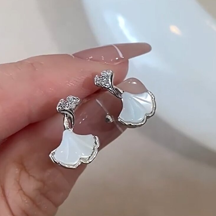 Charming Earring for Any Occasion