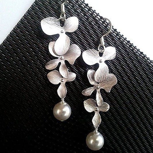 Classic Silver Set with Timeless Appeal