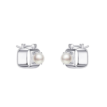 Classic Pearl Earring with Timeless Appeal