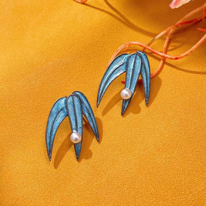 Charming Gold Earring for Any Occasion