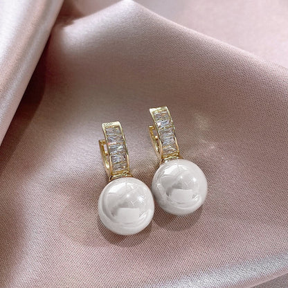 Romantic Pearl Earring for Special Moments