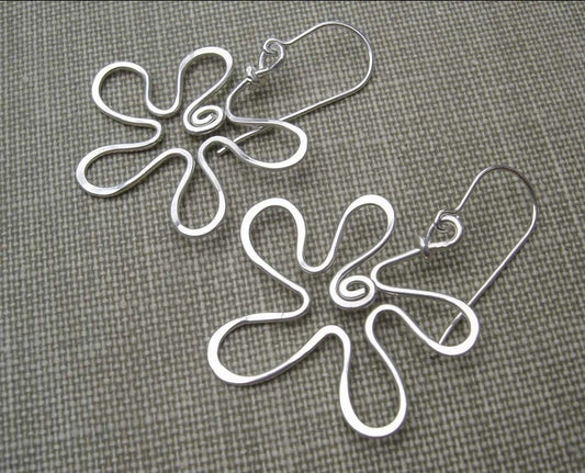 Charming Gold Earring for Any Occasion