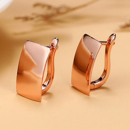Classic Gold Earring with Timeless Appeal