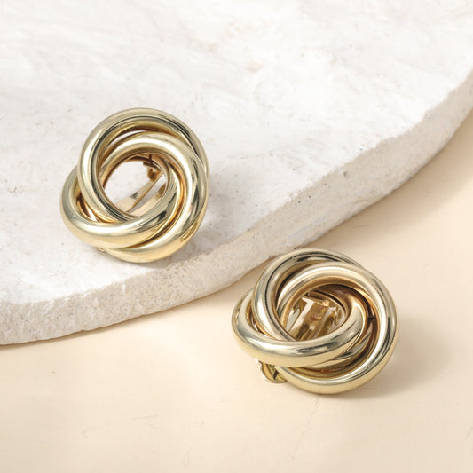 Charming Earring for Any Occasion