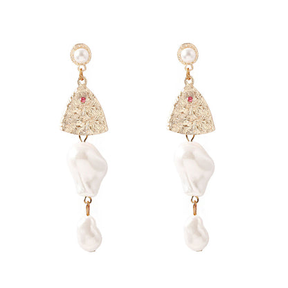 Charming Gold Earring for Any Occasion