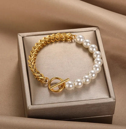 Beautiful Pearl Bracelet with Unique Style