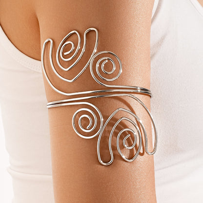 Romantic Gold Bracelet for Special Moments