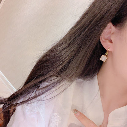 Elegant Gold Earring for Every Occasion