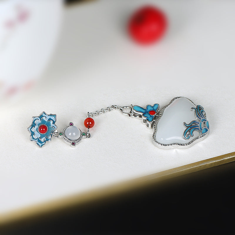 Romantic Silver Pendant for Special Moments