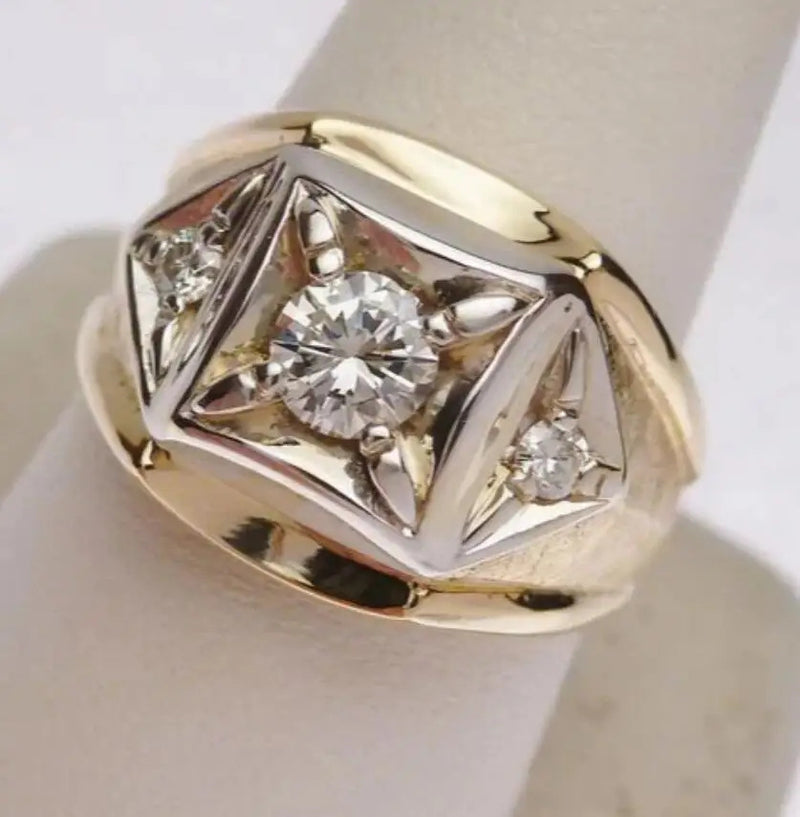 Classic Gold Ring with Timeless Appeal