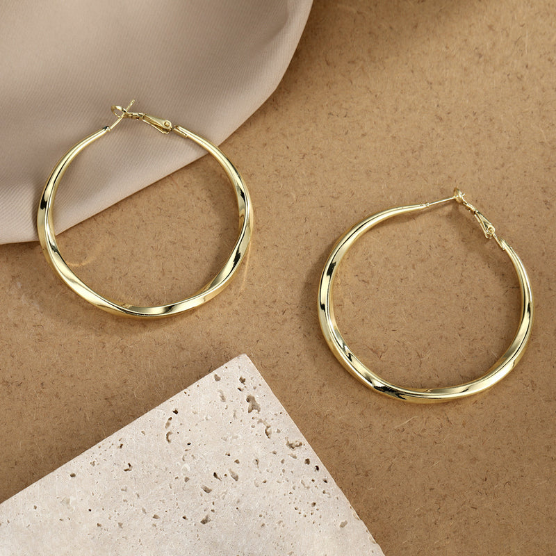 Classic Gold Earring with Timeless Appeal