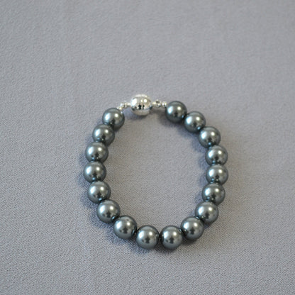 Classic Pearl Necklace with Timeless Appeal