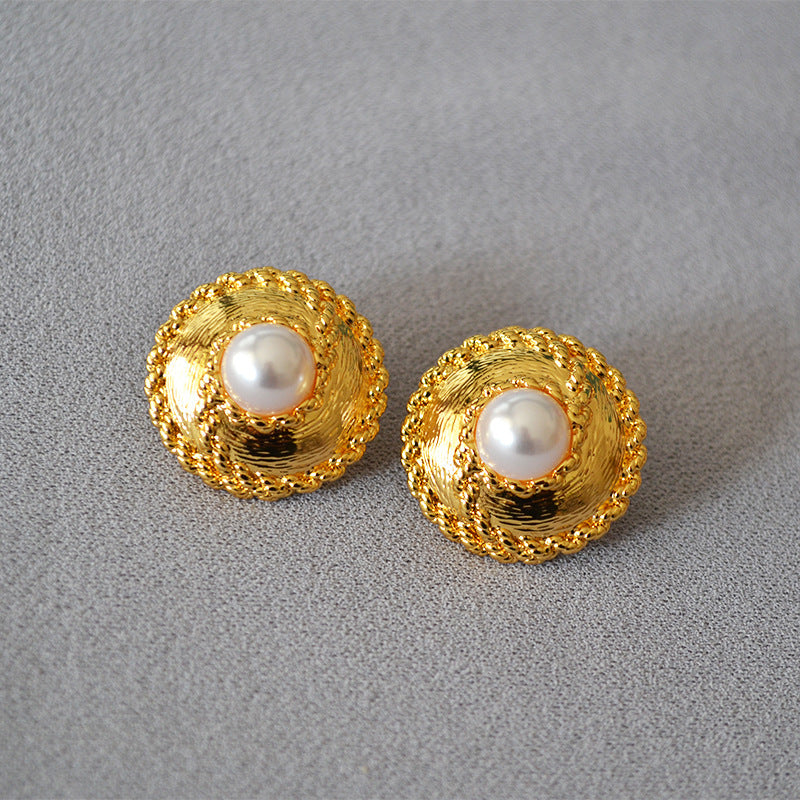 Elegant Gold Earring for Every Occasion