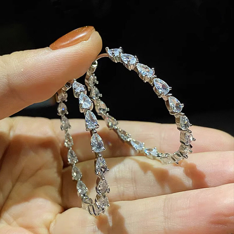 Charming Earring for Any Occasion