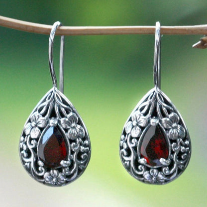 Romantic Silver Earring for Special Moments