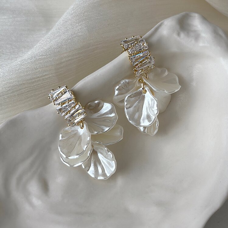 Charming Pearl Earring for Any Occasion