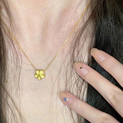 Stunning Gold Necklace for Daily Wear