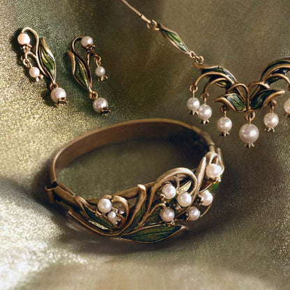 Romantic Pearl Earring for Special Moments