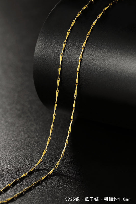 Romantic Gold Necklace for Special Moments