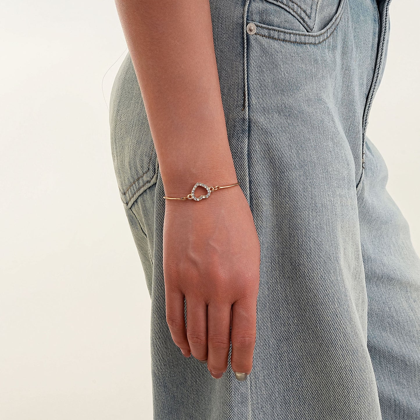 Charming Gold Bracelet for Any Occasion