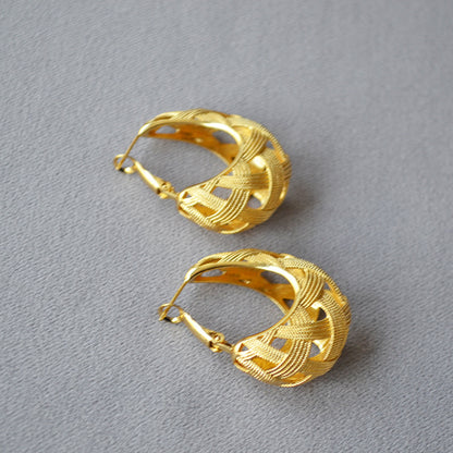 Elegant Gold Earring for Every Occasion