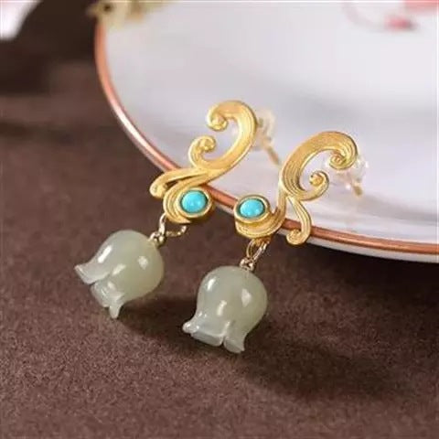 Charming Gold Earring for Any Occasion