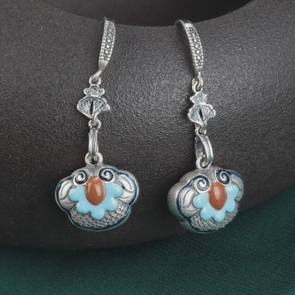 Charming Silver Earring for Any Occasion