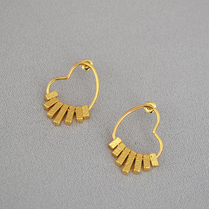 Classic Gold Earring with Timeless Appeal