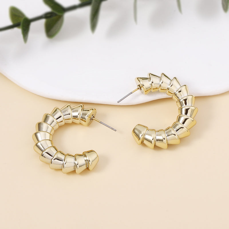 Beautiful Gold Earring with Unique Style