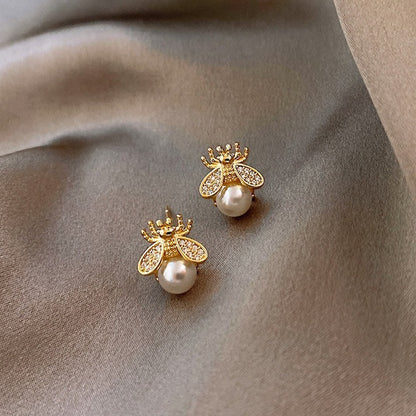 Classic Pearl Earring with Timeless Appeal